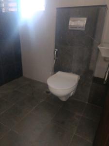 Common Bathroom Image of 1000 Sq.ft 2 BHK Apartment / Flat for sale in Shapoorji Pallonji Joyville Hadapsar Annexe, Shewalewadi Pune for Rs. 7500000