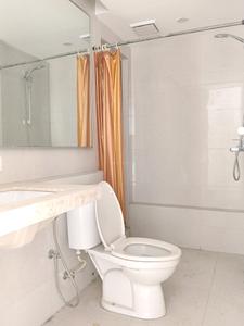 Common Bathroom Image of 960 Sq.ft 2 BHK Apartment / Flat for rent in Hiranandani Estate Queens Gate, Hiranandani Estate Thane for Rs. 44000