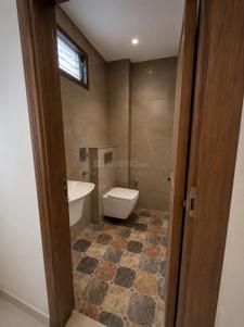 Bathroom Image of 700 Sq.ft 1 BHK Builder Floor for sale in Jangpura New Delhi for Rs. 6200000