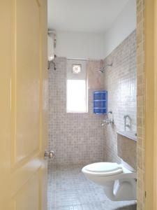 Common Bathroom Image of 1070 Sq.ft 2 BHK Apartment / Flat for sale in Paras Tierea, Sector 137 Noida for Rs. 8500000