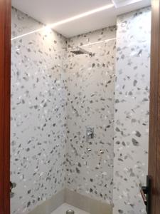Common Bathroom Image of 1450 Sq.ft 4 BHK Apartment / Flat for sale in Uttam Nagar New Delhi for Rs. 10700000