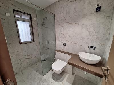 Bathroom Image of 890 Sq.ft 2.5 BHK Apartment / Flat for sale in The Atmosphere, Mulund West Mumbai for Rs. 22500000