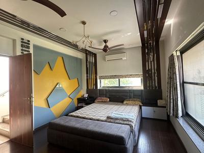 Bedroom Image of 5000 Sq.ft 4 BHK Villa for rent in Pushpak Bungalows, Ambli Ahmedabad for Rs. 100000