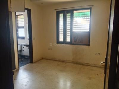 Bedroom Image of 1550 Sq.ft 4 BHK Builder Floor for rent in Shalimar Bagh New Delhi for Rs. 50000