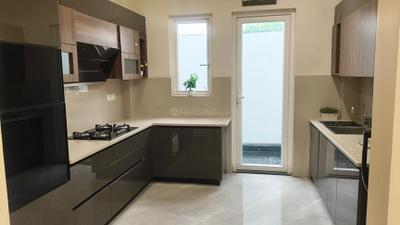 Kitchen Image of 2500 Sq.ft 5 BHK Villa for sale in Wave City Ghaziabad for Rs. 34000000