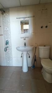 Bathroom Image of 1505 Sq.ft 3 BHK Apartment / Flat for rent in Supertech Cape Town, Sector 74 Noida for Rs. 35000
