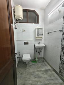 Bathroom Image of 1200 Sq.ft 3 BHK Builder Floor for rent in Lajpat Nagar New Delhi for Rs. 65000