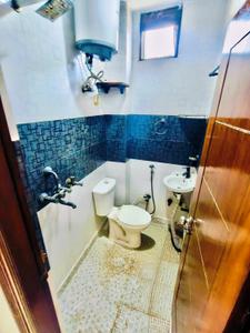 Bathroom Image of 800 Sq.ft 2 BHK Builder Floor for rent in New Ashok Nagar New Delhi for Rs. 22000
