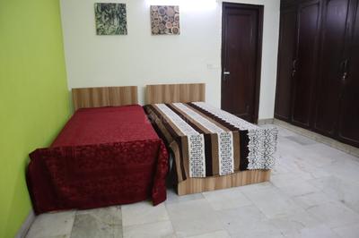 Bedroom Image of 2200 Sq.ft 3 BHK Builder Floor for sale in Gulmohar Park New Delhi for Rs. 42500000