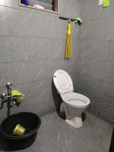 Common Bathroom Image of 1920 Sq.ft 3 BHK Apartment / Flat for sale in Samved Green Valley, Sargasan Gandhinagar for Rs. 13500000