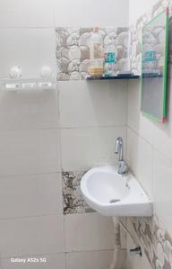 Bathroom Image of 1033 Sq.ft 3 BHK Apartment / Flat for rent in Ashish Silver Oak Apartment, Manjari Budruk Pune for Rs. 23000