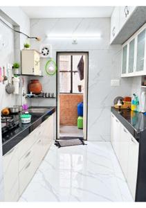 Kitchen Image of 1360 Sq.ft 3 BHK Apartment / Flat for sale in Shivalik Sanjay Tower, Satellite Ahmedabad for Rs. 10500000