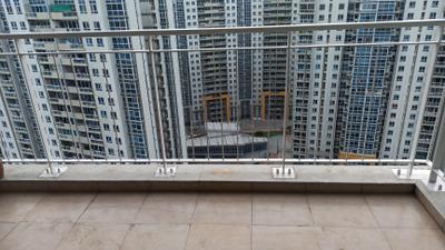 Balcony Image of 1150 Sq.ft 2 BHK Apartment / Flat for rent in Amanora Aspire Towers, Hadapsar Pune for Rs. 42000