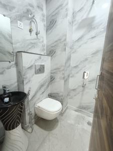 Bathroom Image of 1250 Sq.ft 2 BHK Builder Floor for rent in Vivek Vihar New Delhi for Rs. 36000