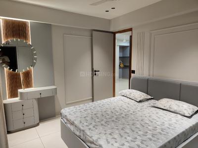 Bedroom Image of 1700 Sq.ft 3 BHK Apartment / Flat for rent in Sharanya Altura, Shilaj Ahmedabad for Rs. 40000
