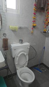 Bathroom Image of 600 Sq.ft 1 BHK Apartment / Flat for sale in Saraswati Narmada Apartments, Vasant Kunj New Delhi for Rs. 19500000