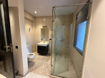 Bathroom Image of 1400 Sq.ft 2 BHK Builder Floor for rent in South City Floors 1, Sector 41 Gurgaon for Rs. 65000
