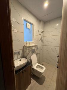 Bathroom Image of 1800 Sq.ft 2 BHK Builder Floor for rent in HUDA Plot Sector 42, Sector 42 Gurgaon for Rs. 55000