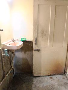 Common Bathroom Image of 750 Sq.ft 2 BHK Builder Floor for rent in Jodhpur Park Kolkata for Rs. 12000