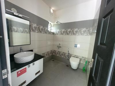 Bathroom Image of 3600 Sq.ft 4.5 BHK Independent House for sale in Casadel Greendale Villas, Kakkanad Kochi for Rs. 30000000