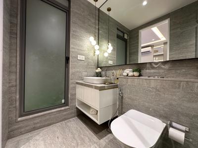 Bathroom Image of 1900 Sq.ft 4 BHK Apartment / Flat for sale in L And T The Gateway, Sewri Mumbai for Rs. 107000000