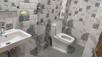 Bathroom Image of 160 Sq.ft 1 BHK Independent House for rent in Sector 17 Gurgaon for Rs. 26200