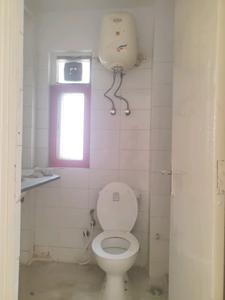 Common Bathroom Image of 1337 Sq.ft 2 BHK Apartment / Flat for sale in BPTP Princess Park, Sector 86 Faridabad for Rs. 8200000
