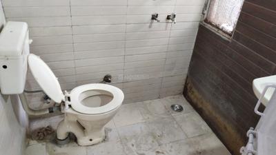 Image of 1300 Sq.ft 3 BHK Apartment / Flat for rent in Batla Apartments, Patparganj, New Delhi for Rs. 36000