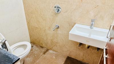 Bathroom Image of 940 Sq.ft 2 BHK Apartment / Flat for rent in Palasia Indore for Rs. 30000