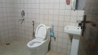 Bathroom Image of 800 Sq.ft 1 BHK Builder Floor for rent in Sector 23 Gurgaon for Rs. 25000