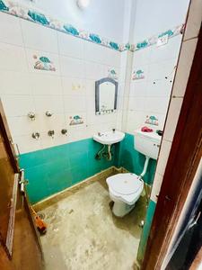 Bathroom Image of 750 Sq.ft 2 BHK Builder Floor for rent in Sector 24 Rohini New Delhi for Rs. 13000
