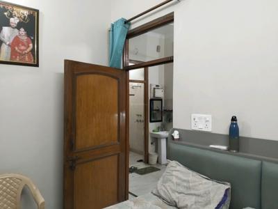 Bedroom Image of 910 Sq.ft 2 BHK Builder Floor for sale in Shahdara New Delhi for Rs. 8000000