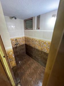 Bathroom Image of 720 Sq.ft 2 BHK Builder Floor for rent in Vasan Nagar Tiruchirappalli for Rs. 12000