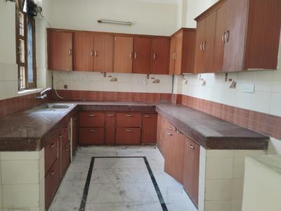 Kitchen Image of 1650 Sq.ft 2 BHK Builder Floor for rent in Sector 27 Gurgaon for Rs. 44000