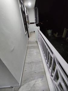 Balcony Image of 1300 Sq.ft 4 BHK Independent House for rent in Gautam Nagar New Delhi for Rs. 47000