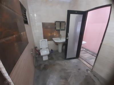 Bathroom Image of 1100 Sq.ft 2 BHK Builder Floor for rent in Civil Lines Allahabad for Rs. 20000