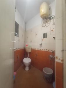 Bathroom Image of 1200 Sq.ft 2 BHK Apartment / Flat for rent in Velachery Chennai for Rs. 33000