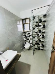 Bathroom Image of 1080 Sq.ft 2 BHK Apartment / Flat for rent in Oxy Beaumonde, Viman Nagar Pune for Rs. 50000