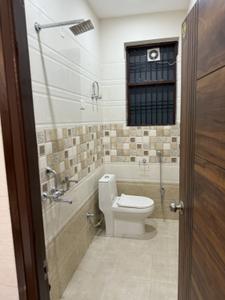 Bathroom Image of 1400 Sq.ft 2 BHK Builder Floor for rent in Sector 39 Gurgaon for Rs. 40000
