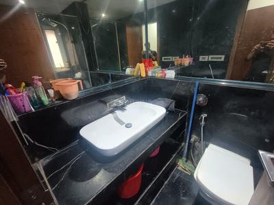 Bathroom Image of 1250 Sq.ft 2 BHK Apartment / Flat for rent in RNA Continental, Chembur Mumbai for Rs. 95000