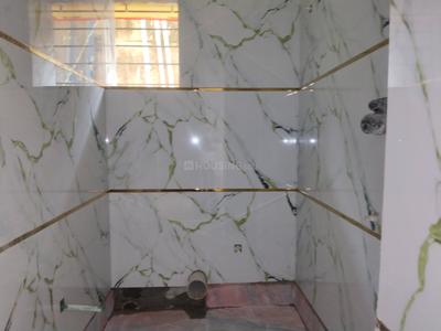Bathroom Image of 800 Sq.ft 2 BHK Apartment / Flat for rent in Picnic Garden Kolkata for Rs. 15000