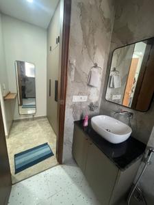 Bathroom Image of 550 Sq.ft 1 BHK Apartment / Flat for rent in Hazratganj Lucknow for Rs. 9000