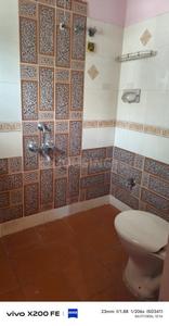 Bathroom Image of 900 Sq.ft 1 BHK Apartment / Flat for rent in Marathahalli Bengaluru for Rs. 18000