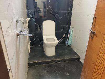 Common Bathroom Image of 1200 Sq.ft 2 BHK Apartment / Flat for rent in Kondapur Hyderabad for Rs. 32000