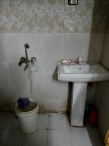 Bathroom Image of 650 Sq.ft 1 BHK Builder Floor for rent in Sector 63 A Noida for Rs. 16000