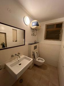 Bathroom Image of 4500 Sq.ft 4 BHK Independent House for rent in Panaiyur, Sholinganallur Chennai for Rs. 120000