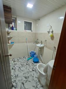 Bathroom Image of 837 Sq.ft 2 BHK Apartment / Flat for rent in Parsvnath Panchvati, Tajganj Agra for Rs. 25000