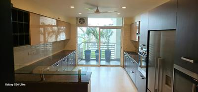 Kitchen Image of 6000 Sq.ft 3 BHK Apartment / Flat for sale in DLF Magnolias, Sector 42 Gurgaon for Rs. 450000000