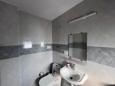 Bathroom Image of 1300 Sq.ft 3 BHK Apartment / Flat for rent in Bhagyawan Apartments, Mayur Vihar Phase 1 New Delhi for Rs. 50000