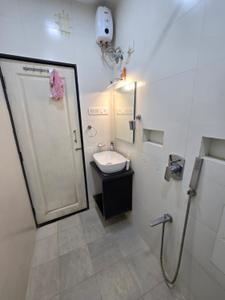 Image of 900 Sq.ft 2 BHK Apartment / Flat for rent in Neelambar Apartments, Pali Hill, Mumbai for Rs. 120000